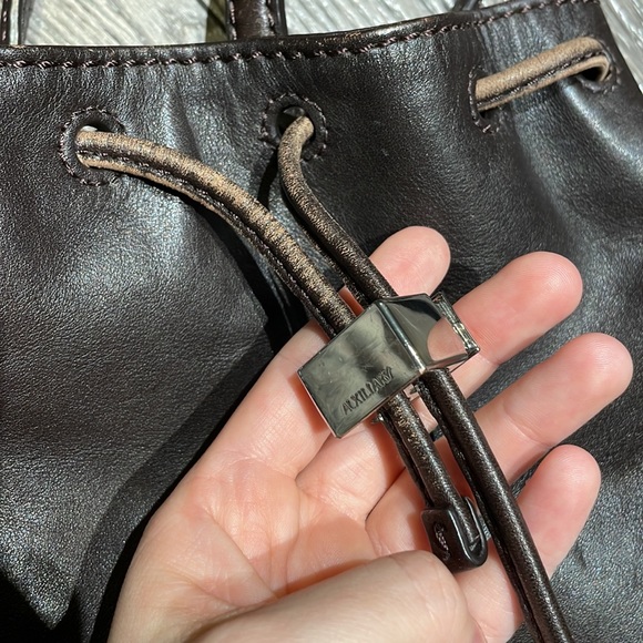 ARITZIA | Auxiliary Brown Leather Bucket Bag Backpack - Picture 12 of 15